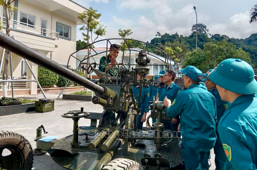 Huấn luyện Đại đội tự vệ pháo phòng không 37mm-1 Nhà máy Thủy điện Lai Châu